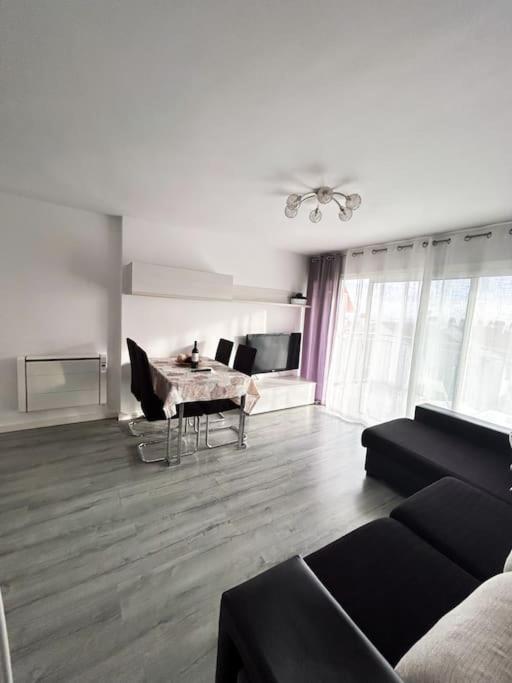 Precioso Apartamento En La Playa Barcelona Cabrera de Mar Bagian luar foto